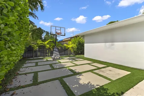 21303 NE 18th Place Miami FL 33179