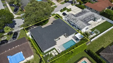 21303 NE 18th Place Miami FL 33179