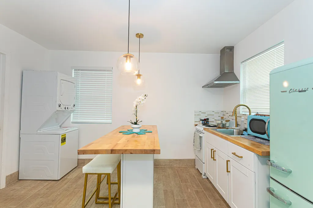305 N Lakeside Drive Lake Worth Beach FL 33460
