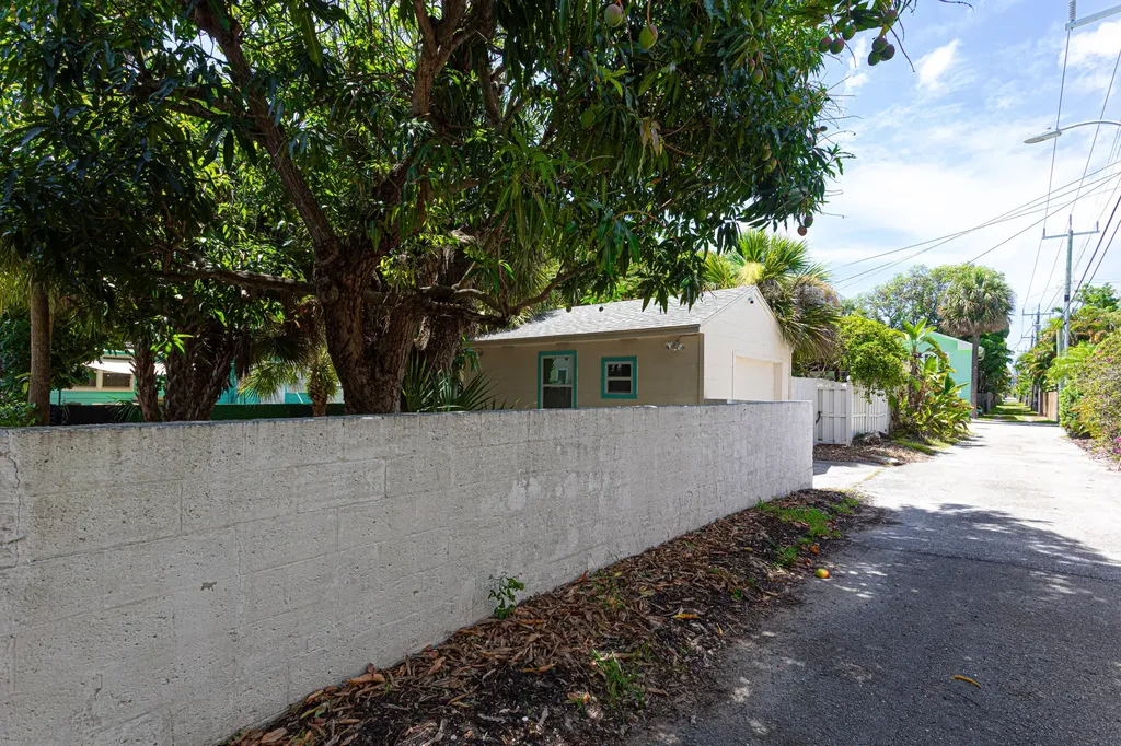 305 N Lakeside Drive Lake Worth Beach FL 33460