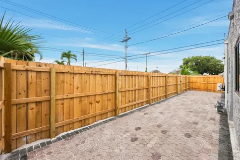 424 Putnam Road West Palm Beach FL 33405