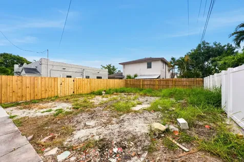 424 Putnam Road West Palm Beach FL 33405