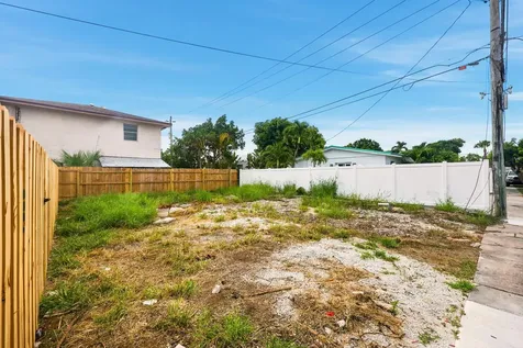 424 Putnam Road West Palm Beach FL 33405