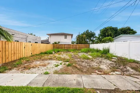 424 Putnam Road West Palm Beach FL 33405