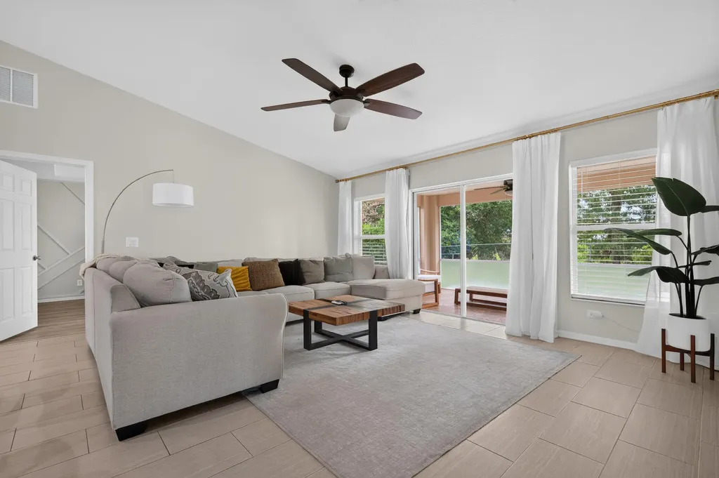516 SE Crosspoint Drive Port St Lucie FL 34983