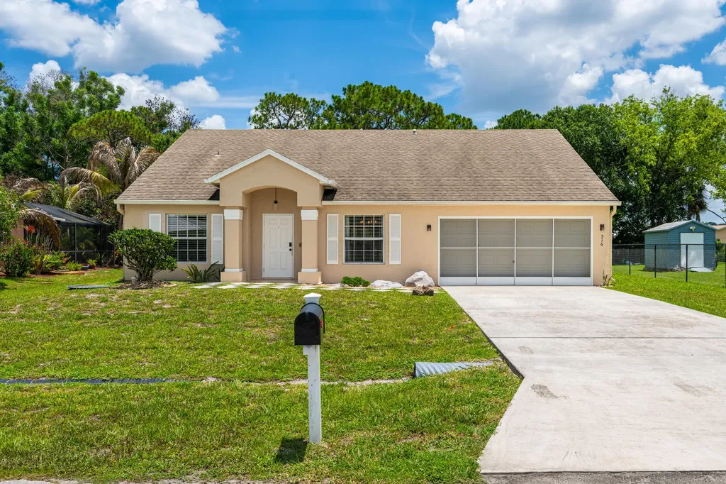 516 SE Crosspoint Drive Port St Lucie FL 34983