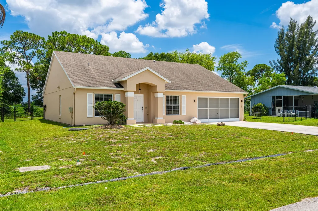 516 SE Crosspoint Drive Port St Lucie FL 34983