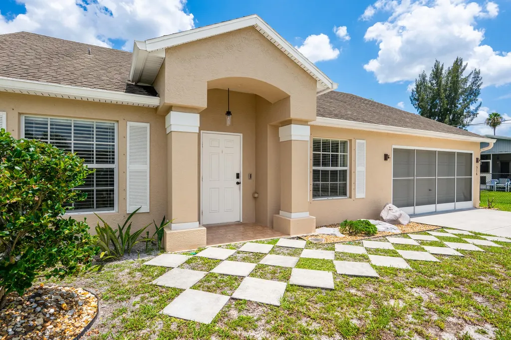 516 SE Crosspoint Drive Port St Lucie FL 34983