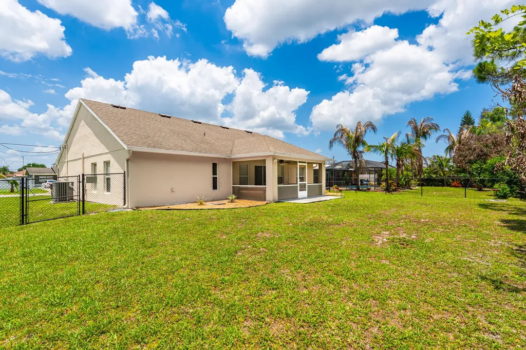 516 SE Crosspoint Drive Port St Lucie FL 34983
