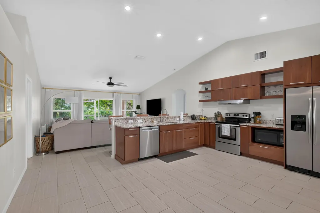 516 SE Crosspoint Drive Port St Lucie FL 34983