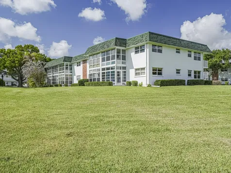 2800 Indian River Boulevard Vero Beach FL 32960