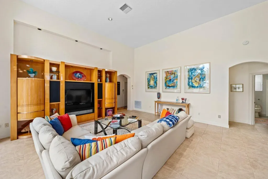 5785 Regency Circle E Boca Raton FL 33496
