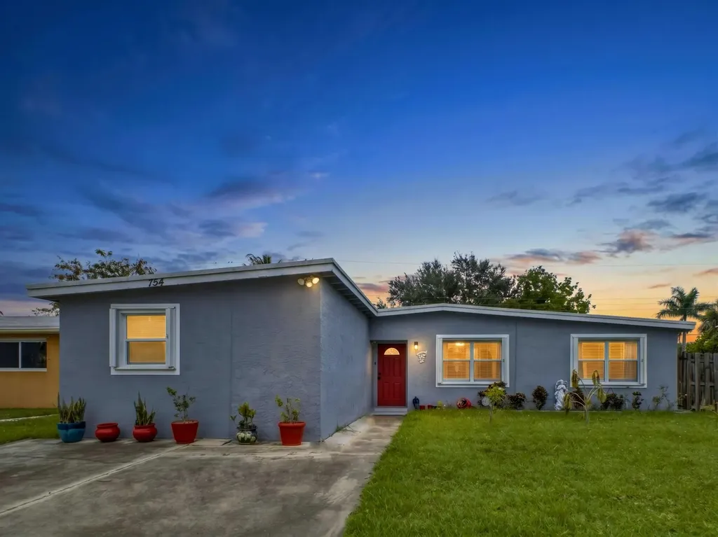 754 Hibiscus Drive Royal Palm Beach FL 33411