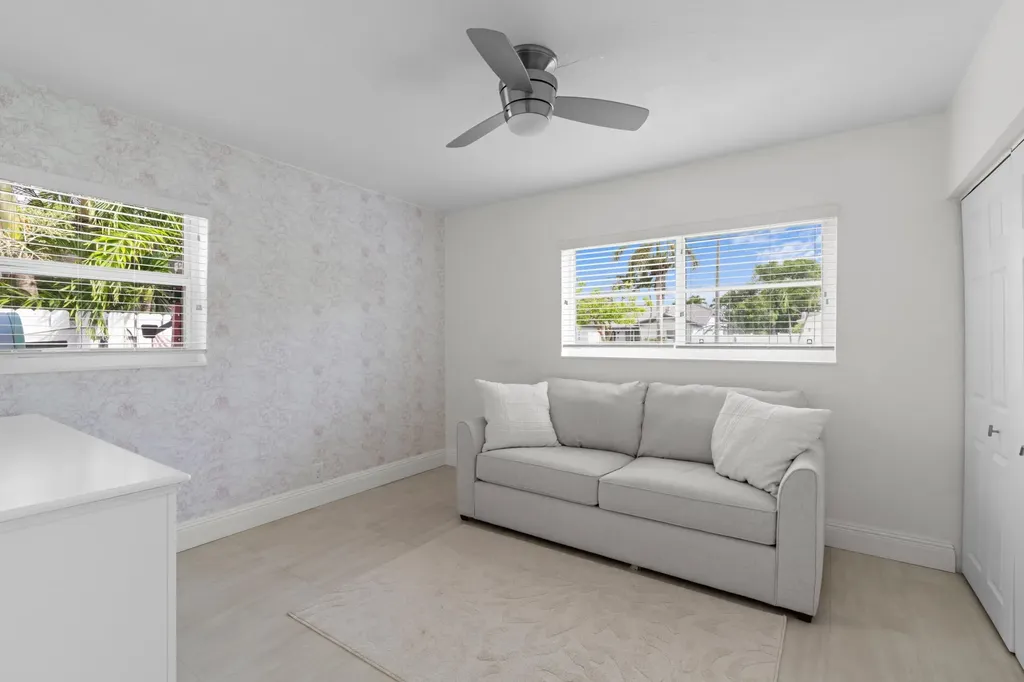 124 Oregon Lane Boca Raton FL 33487