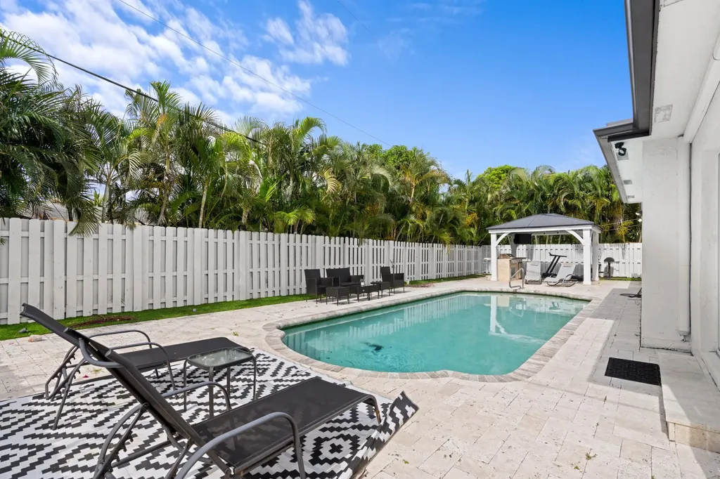 124 Oregon Lane Boca Raton FL 33487