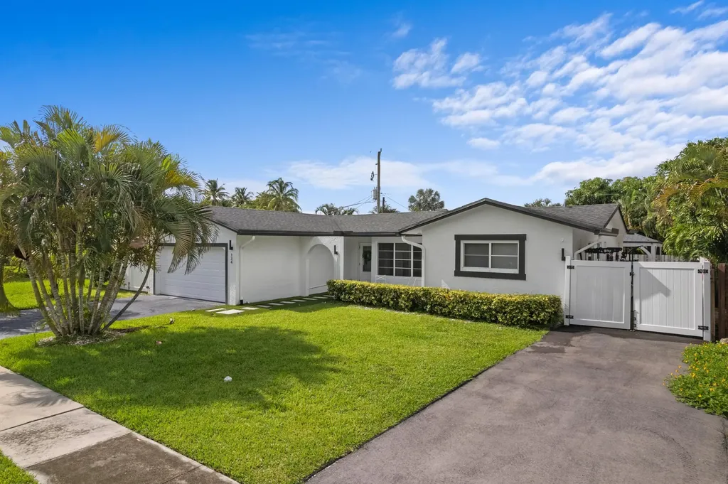 124 Oregon Lane Boca Raton FL 33487