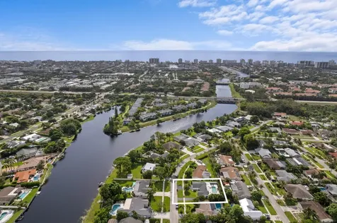 124 Oregon Lane Boca Raton FL 33487