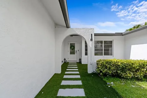 124 Oregon Lane Boca Raton FL 33487