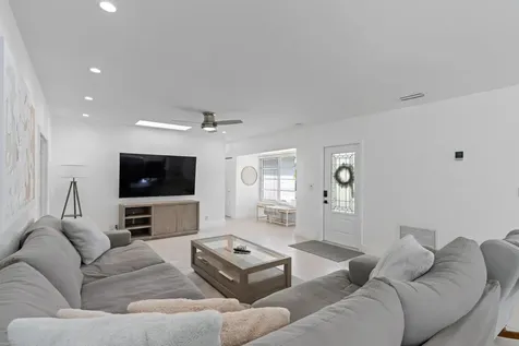 124 Oregon Lane Boca Raton FL 33487