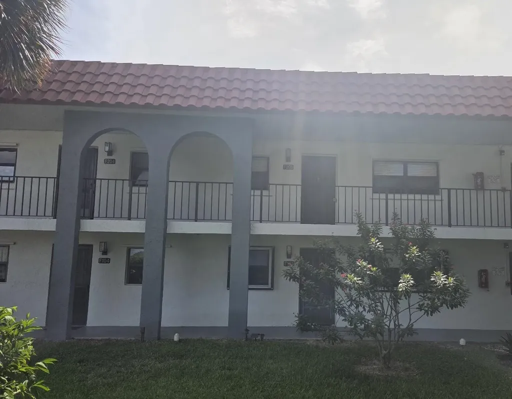 2001 W Woolbright Road Boynton Beach FL 33426