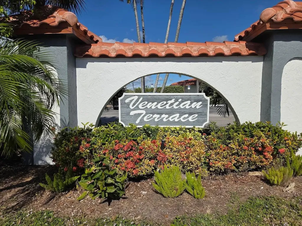 2001 W Woolbright Road Boynton Beach FL 33426