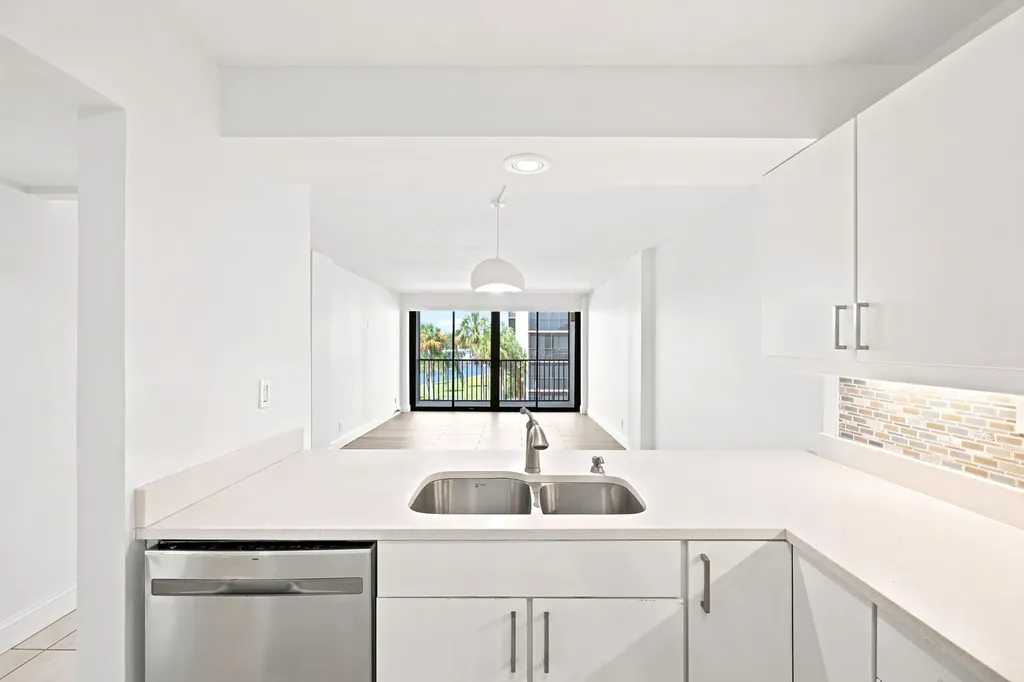 8 Royal Palm Way Boca Raton FL 33432