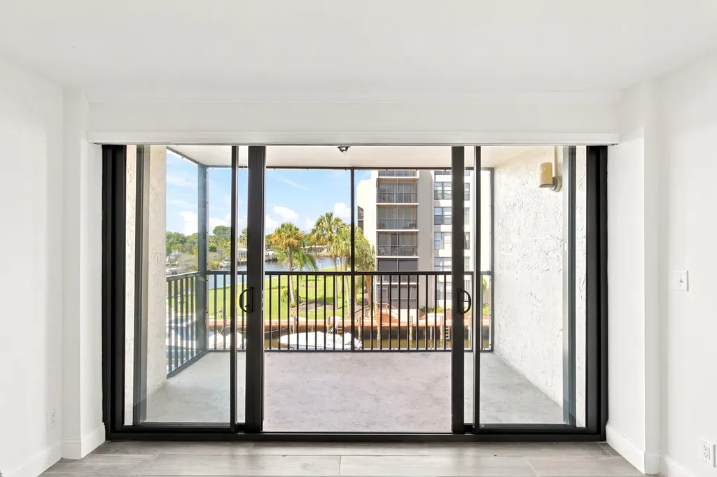 8 Royal Palm Way Boca Raton FL 33432