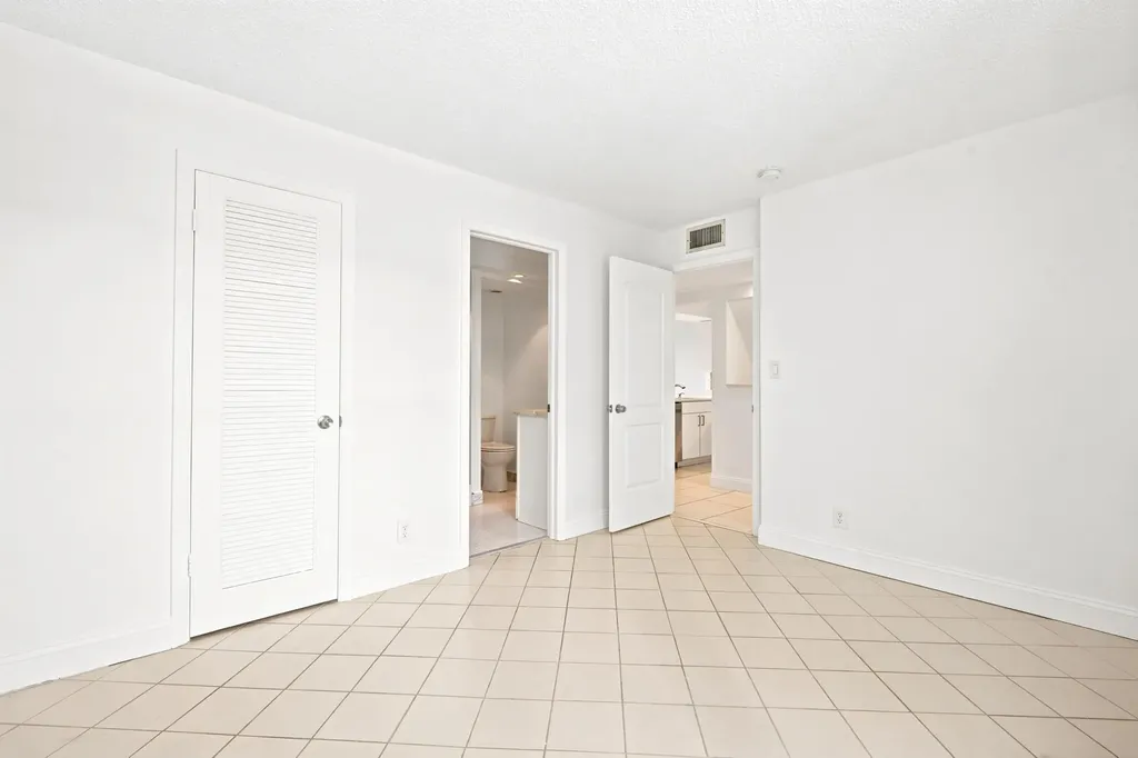8 Royal Palm Way Boca Raton FL 33432