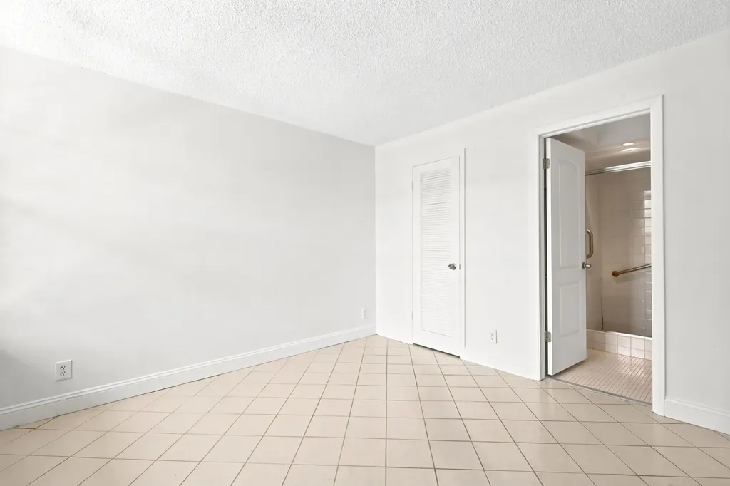 8 Royal Palm Way Boca Raton FL 33432