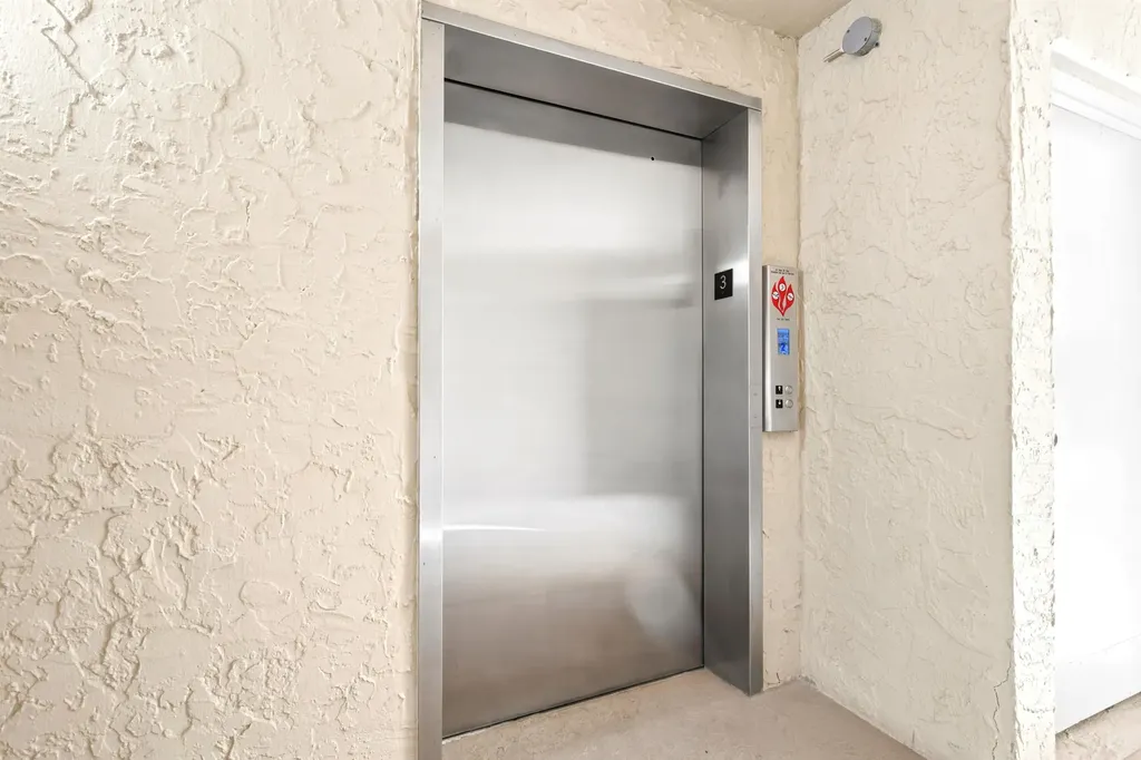 8 Royal Palm Way Boca Raton FL 33432