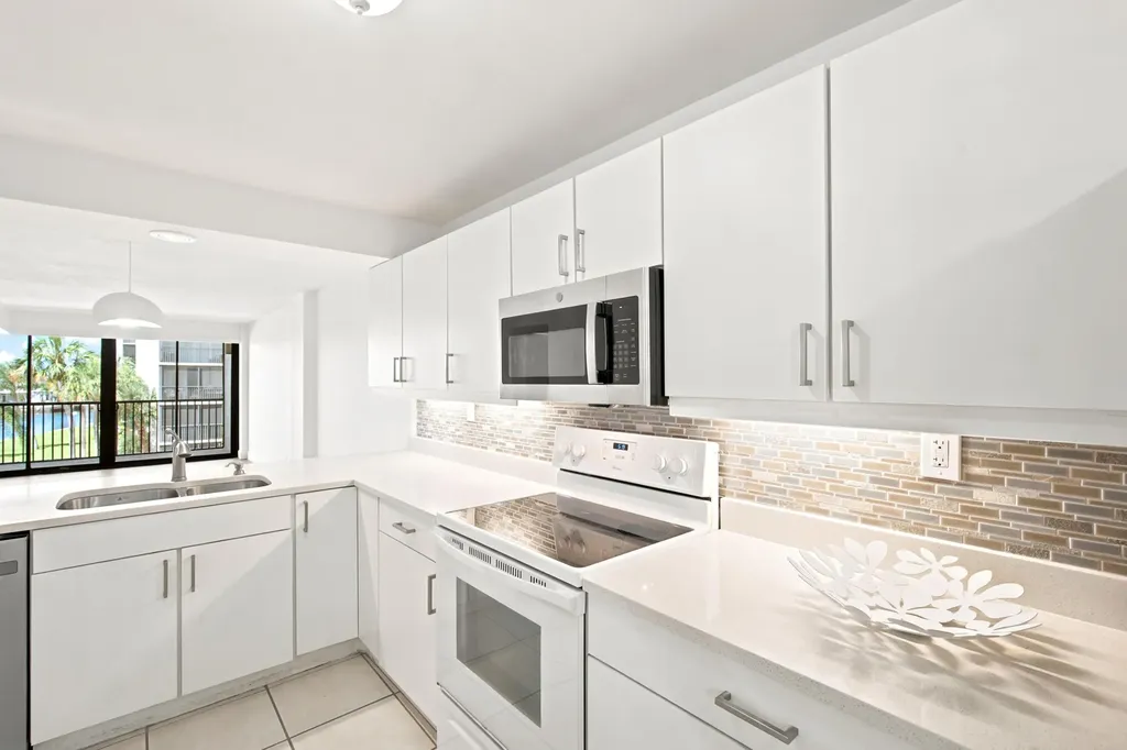 8 Royal Palm Way Boca Raton FL 33432