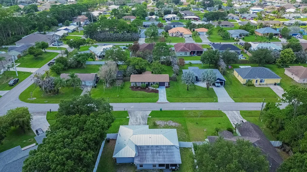308 SW De Gouvea Terrace Port St Lucie FL 34984