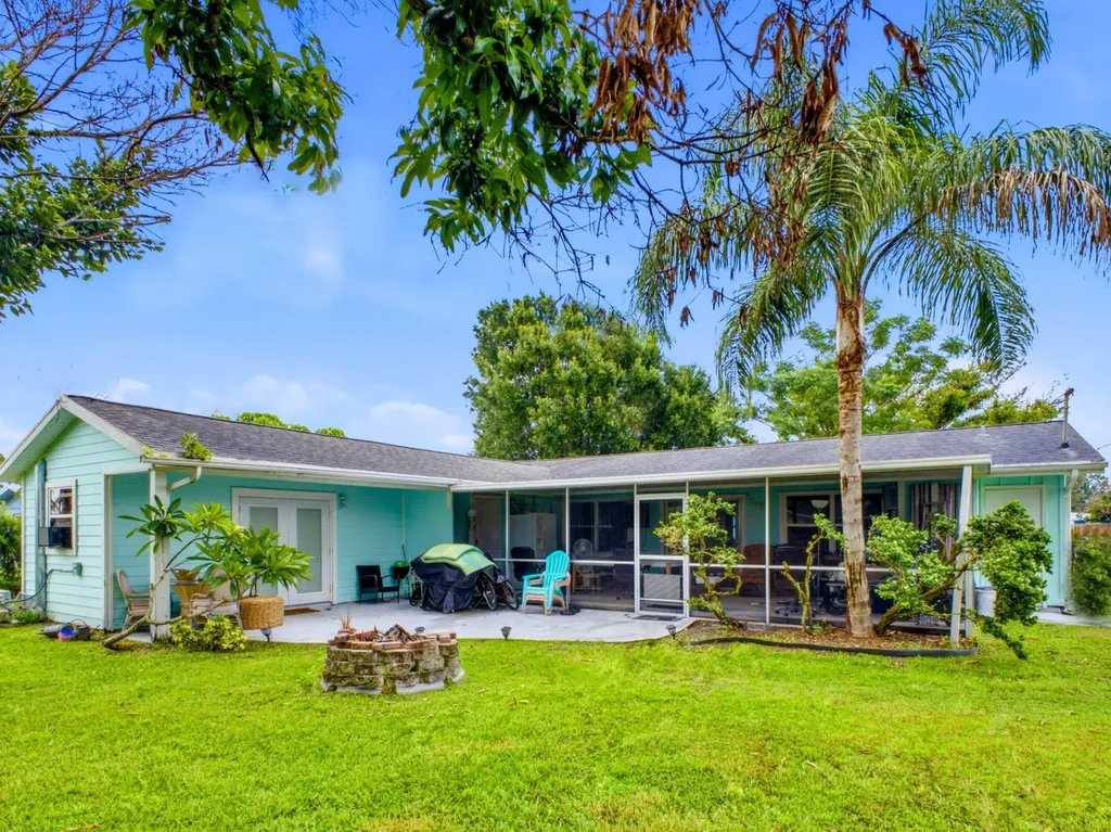 1010 SE Euclid Lane Port St Lucie FL 34983