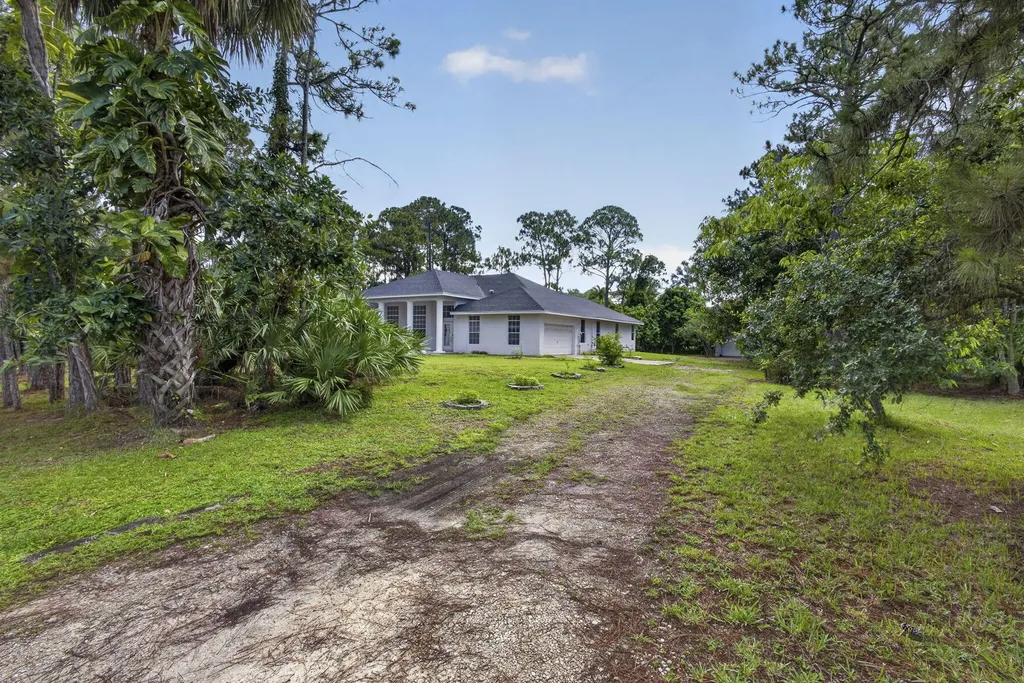 16571 78th Road N The Acreage FL 33470