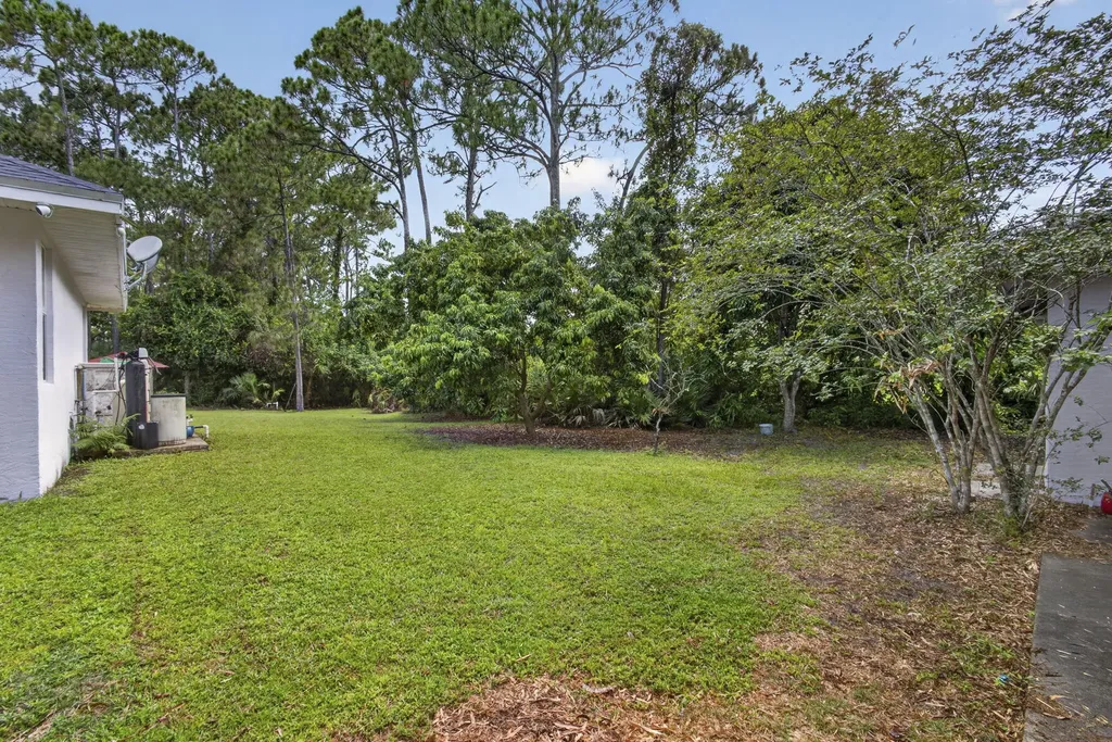 16571 78th Road N The Acreage FL 33470