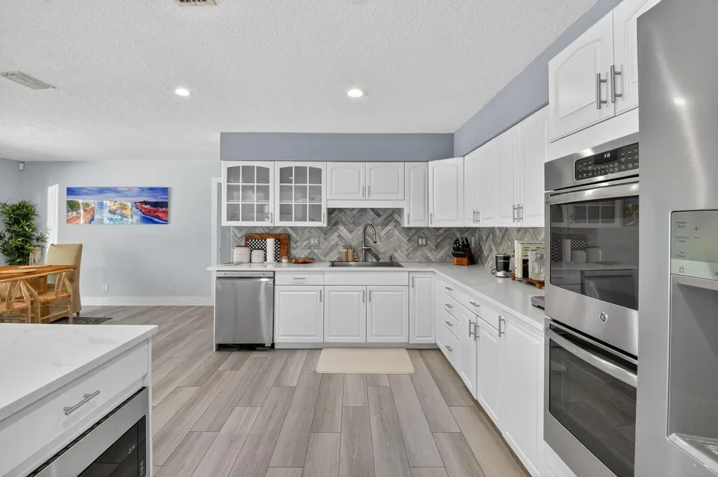 6701 Hillside Lane Lake Worth FL 33462