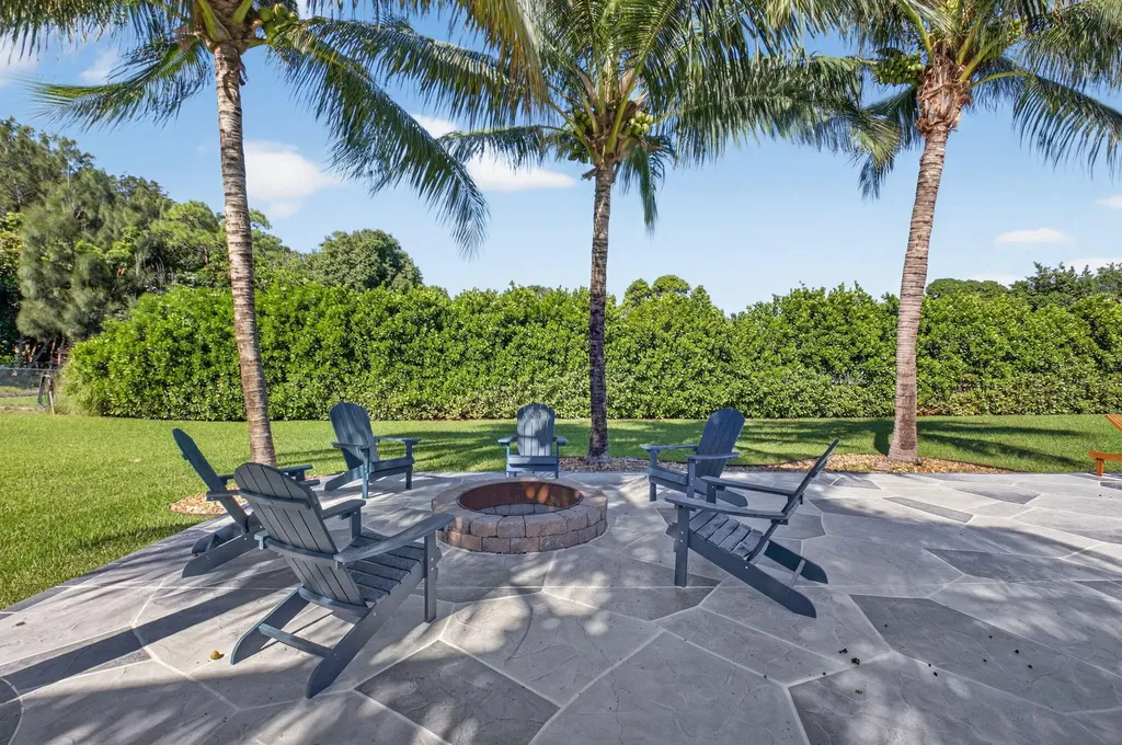 6701 Hillside Lane Lake Worth FL 33462