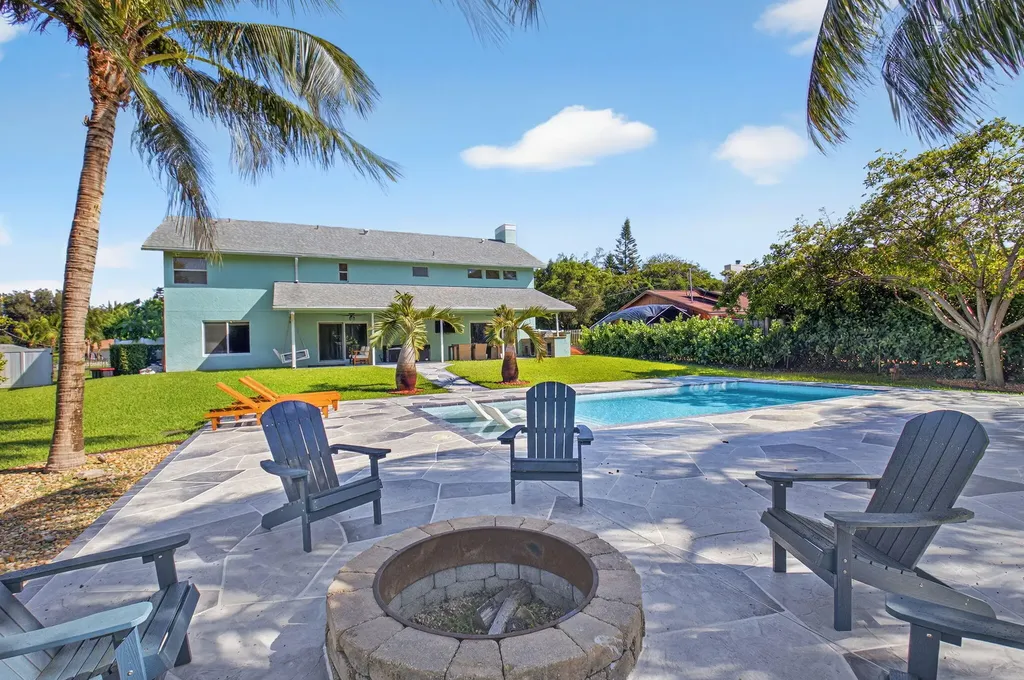 6701 Hillside Lane Lake Worth FL 33462