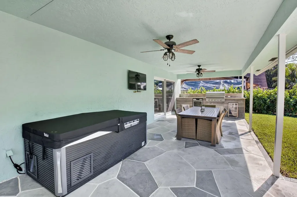 6701 Hillside Lane Lake Worth FL 33462