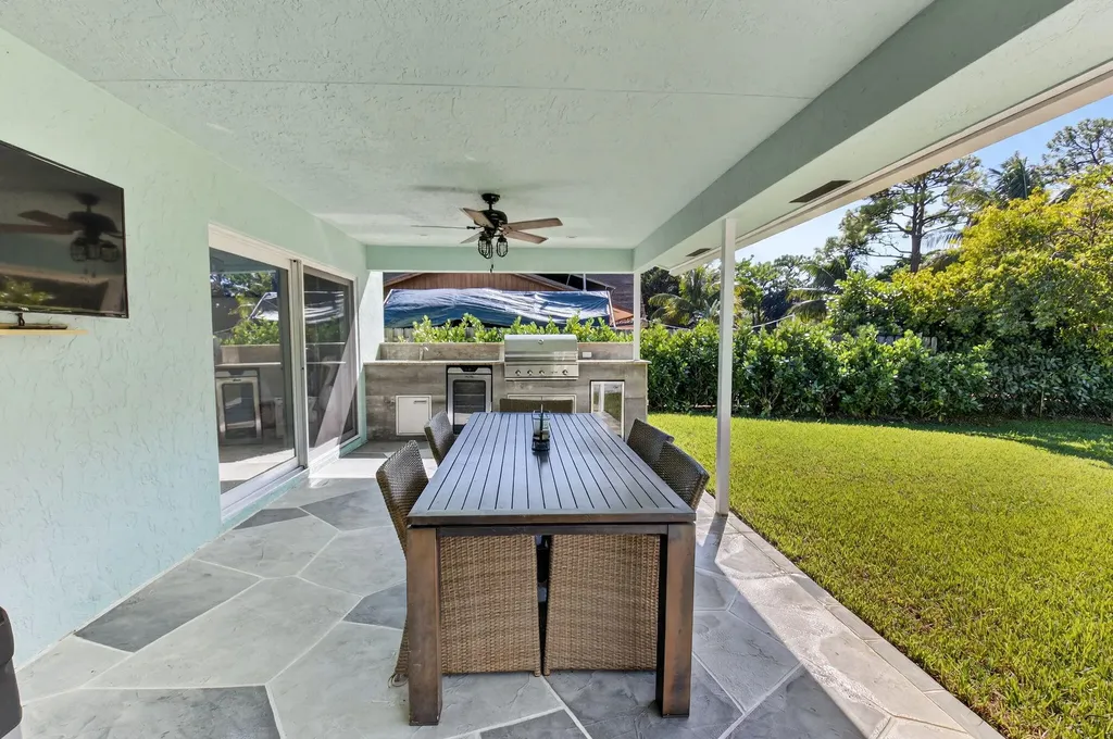 6701 Hillside Lane Lake Worth FL 33462