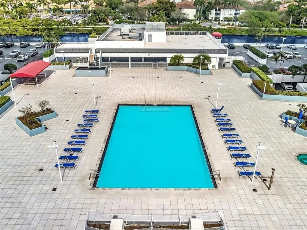 3675 N Country Club Drive Aventura FL 33180