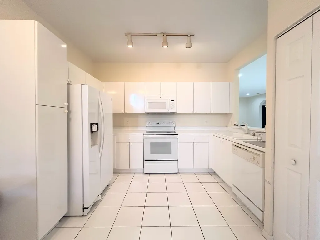 7910 Laina Lane Boynton Beach FL 33437