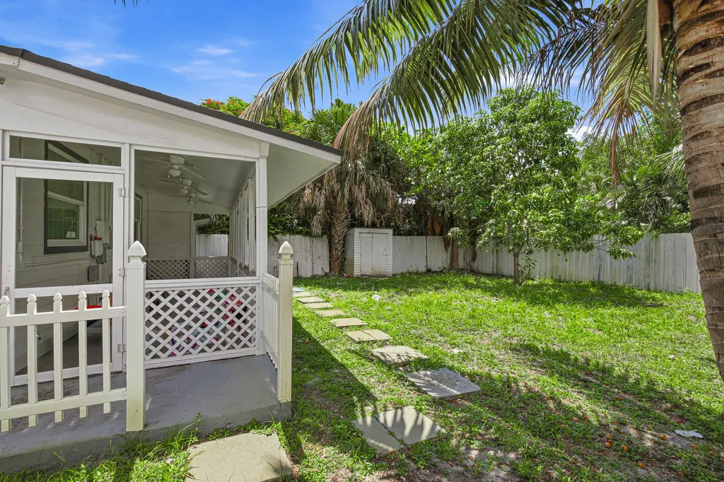422 49th Street West Palm Beach FL 33407