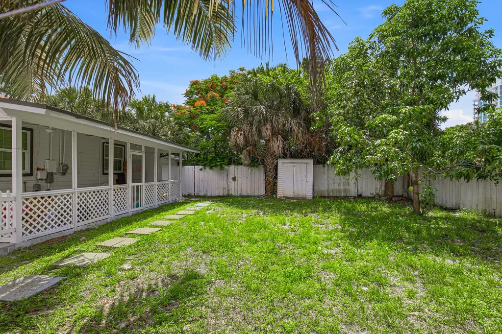 422 49th Street West Palm Beach FL 33407