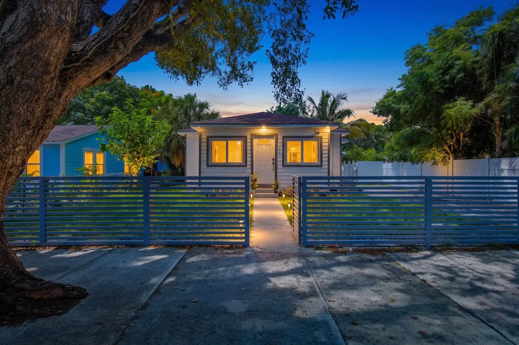 422 49th Street West Palm Beach FL 33407