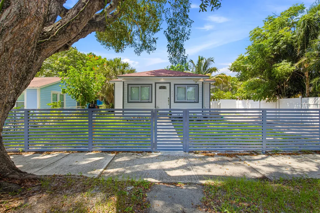 422 49th Street West Palm Beach FL 33407