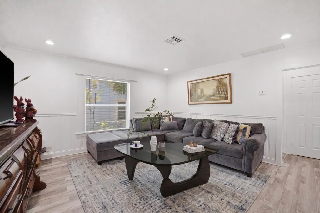 422 49th Street West Palm Beach FL 33407