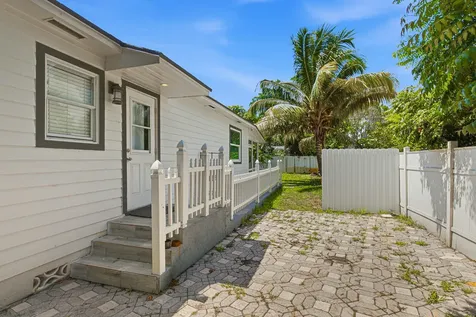 422 49th Street West Palm Beach FL 33407
