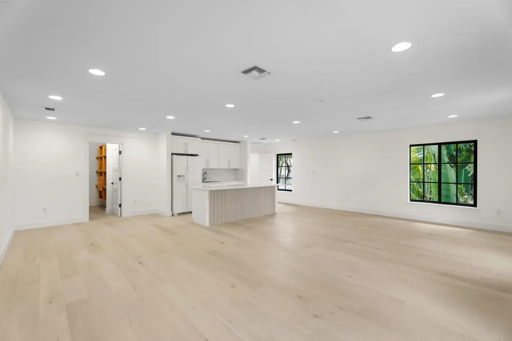 257 E Lakewood Road West Palm Beach FL 33405