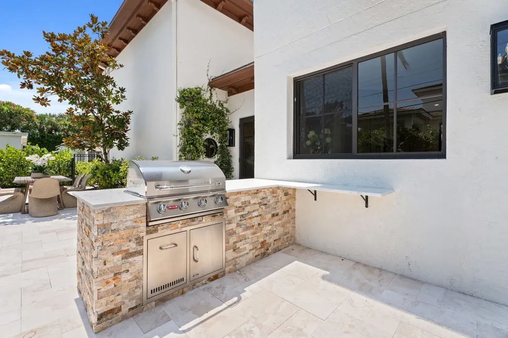 257 E Lakewood Road West Palm Beach FL 33405